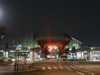 夜の金沢駅.JPG