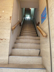 急な階段.JPG